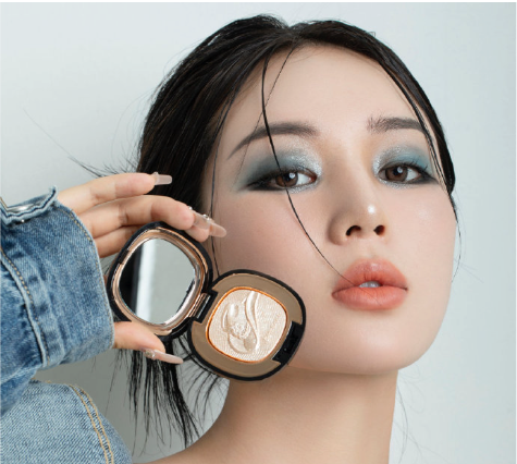 指尖上的黄金时代：揭秘美甲师职业的“冰与火之歌”