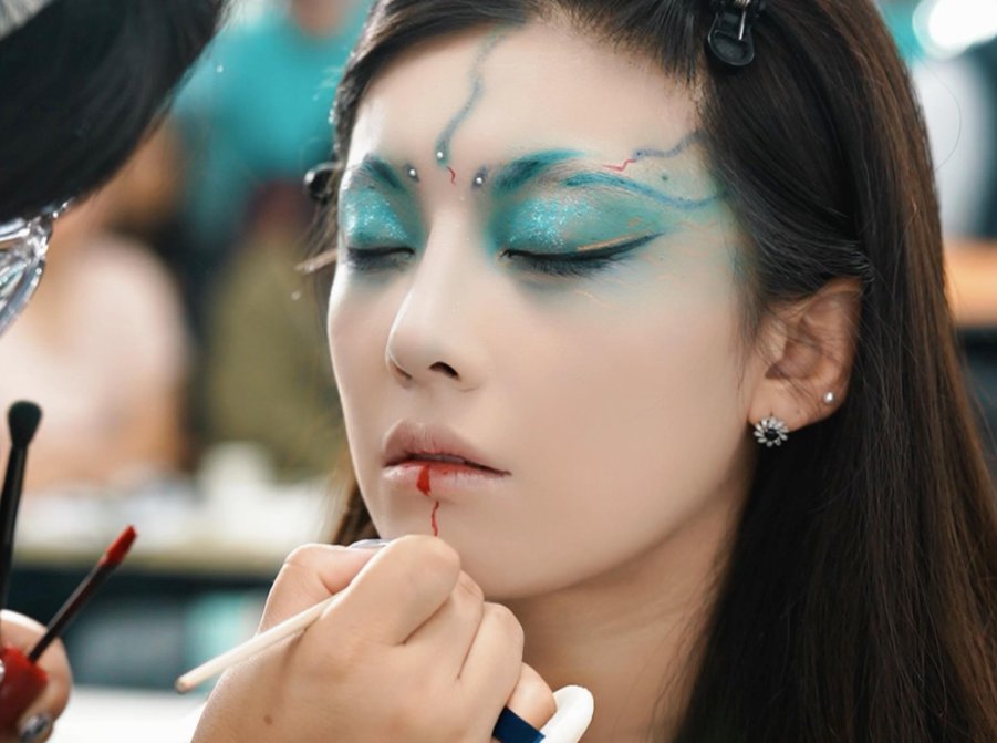 学新娘跟妆的同学，刚毕业如何规划自己的职业之路？？