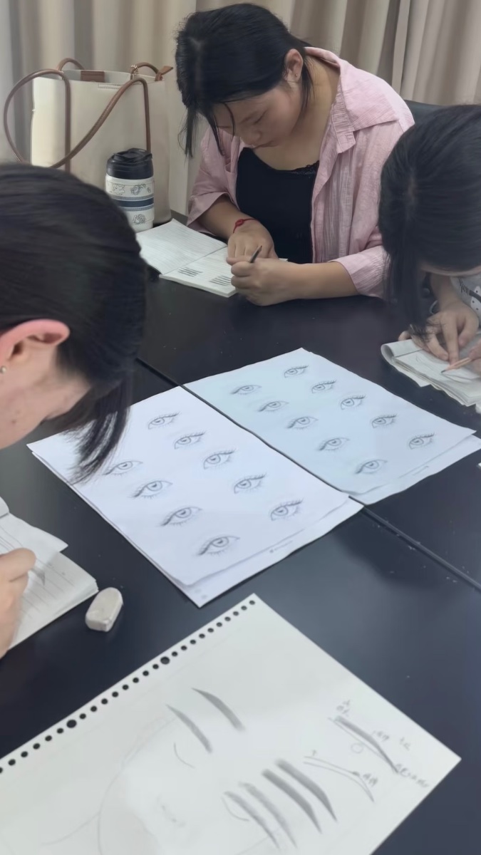 终于下定决心开始学化妆